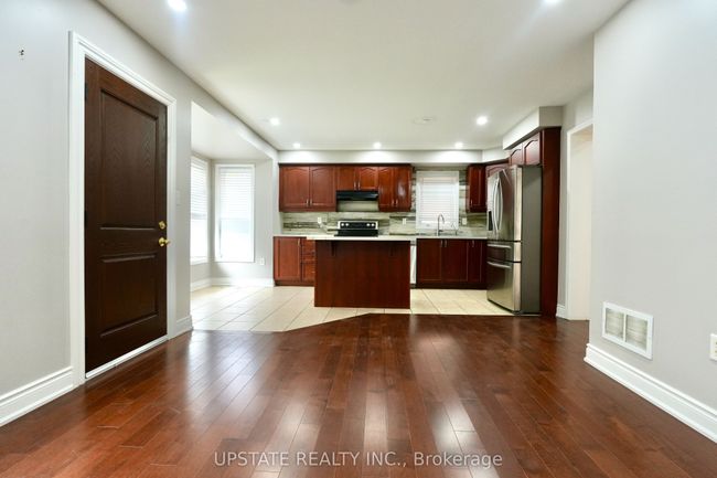 UPPER - 18 Caliper Rd, House attached with 4 bedrooms, 3 bathrooms and 2 parking in Brampton ON | Image 15