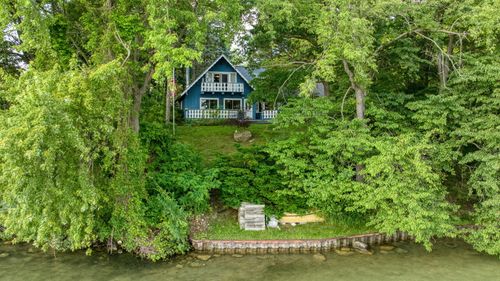 200 Harris Dr, Cement City, MI, 49233-9684 | Card Image
