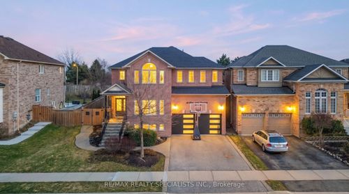 44 Dunvegan Crescent, Brampton, ON, L7A2Y2 | Card Image