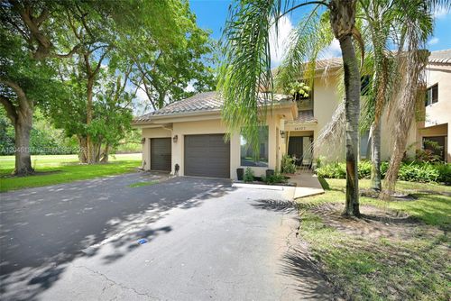 50-16379 Malibu Dr, Weston, FL, 33326-3405 | Card Image