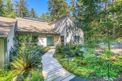 569 Island Dr, Friday Harbor, WA, 98250-8465 | Card Image