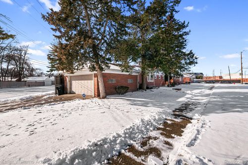 19811 Shiawassee Dr, Detroit, MI, 48219-1128 | Card Image