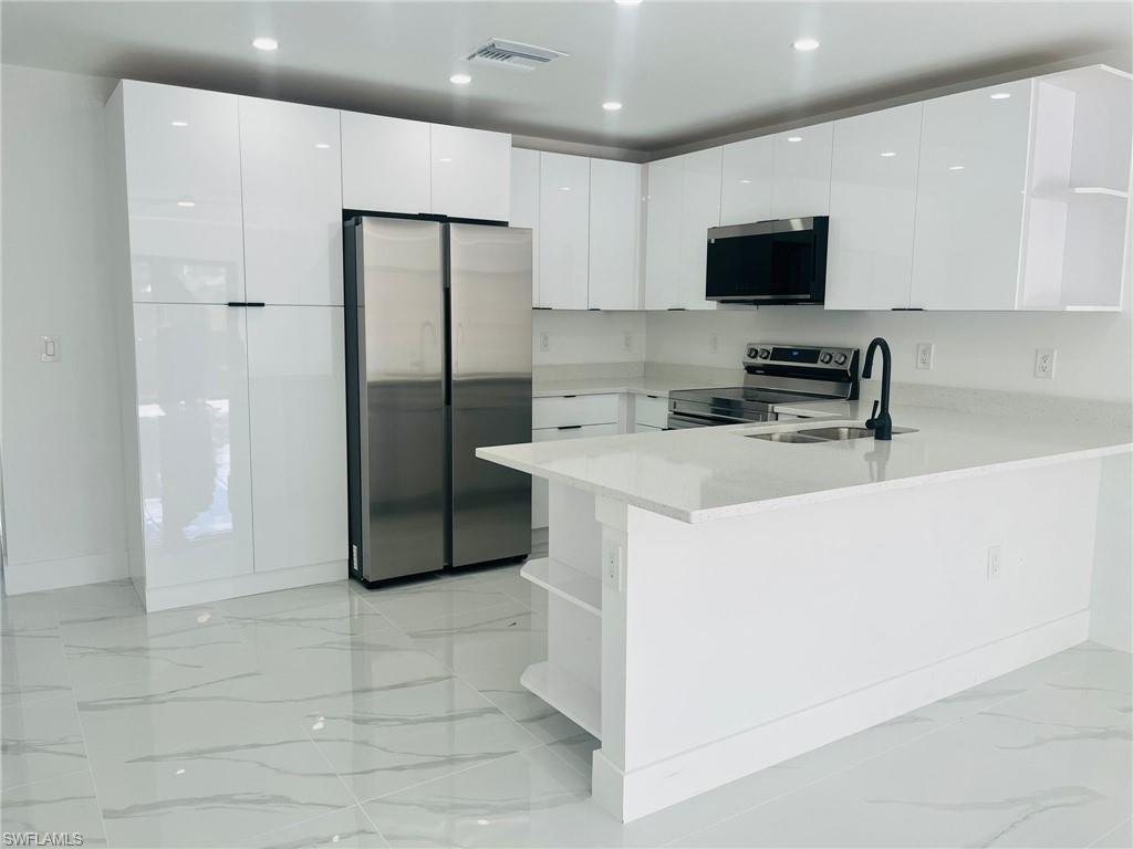 Residential Lease in LEHIGH ACRES 4