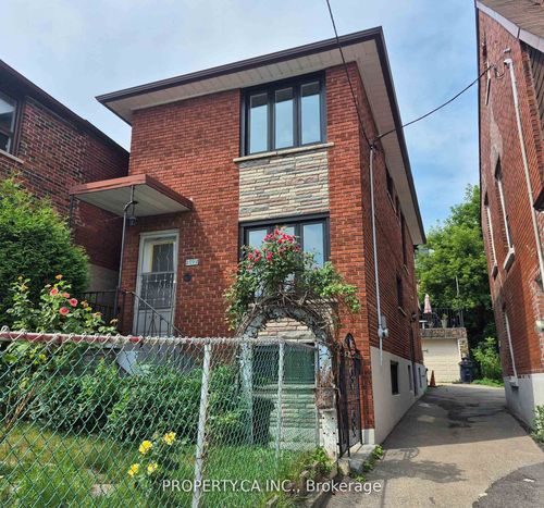 2098 Dufferin St, York, ON, M6E3R7 | Card Image