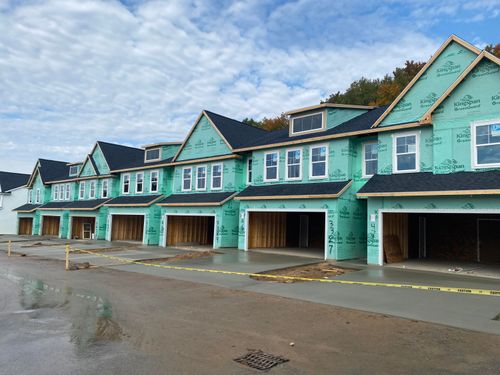 46-3327 Kings River St Sw, Wyoming, MI, 49418-8822 | Card Image