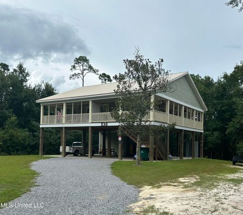 230 Marcus Dr, Waveland, MS, 39576-4020 | Card Image