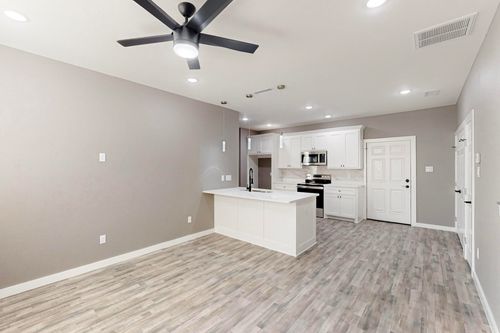 807 Fletcher St, Gainesville, TX, 76240-3073 | Card Image