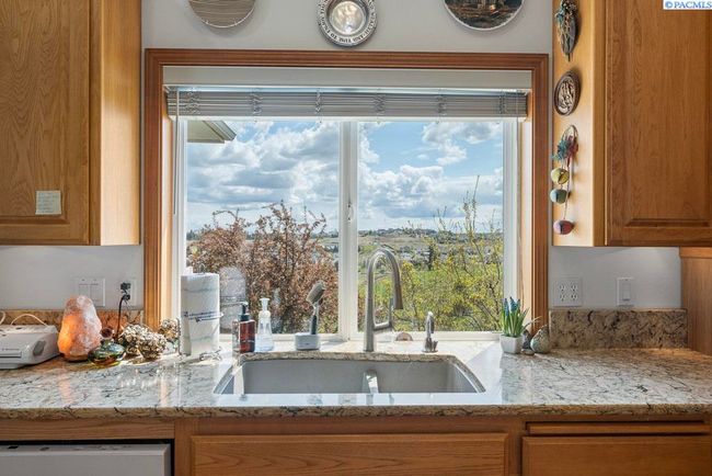 1545 Capri Ct, Condo with 4 bedrooms, 3 bathrooms and null parking in Pullman WA | Image 10