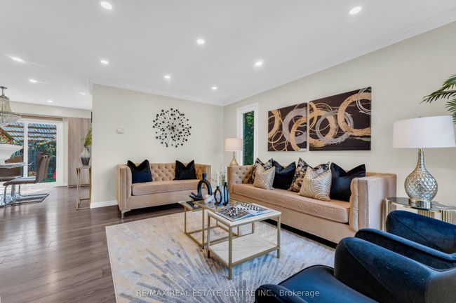 22 Fanshawe Dr, House attached with 4 bedrooms, 3 bathrooms and 2 parking in Brampton ON | Image 4