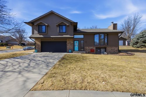 402 Maple Dr, Treynor, IA, 51575-7121 | Card Image