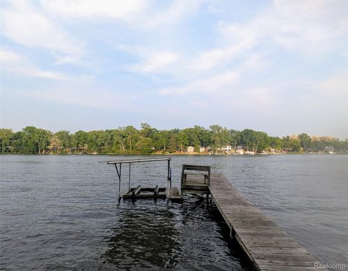 15229 Longfellow Dr, Byron, MI, 48418-8846 | Card Image