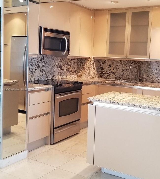 APT-1710 - 2000 Towerside Ter, Condo with 2 bedrooms, 2 bathrooms and null parking in Miami FL | Image 8