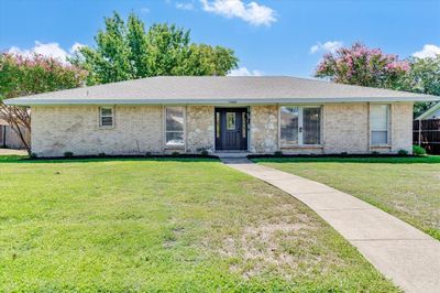 Ranch-style home with a front lawn | Image 1