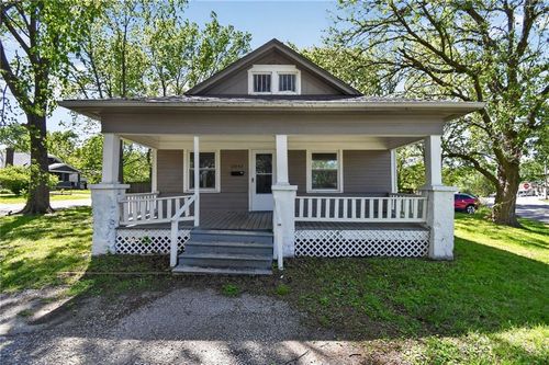10143 E Golf Ave, Independence, MO, 64053-1700 | Card Image