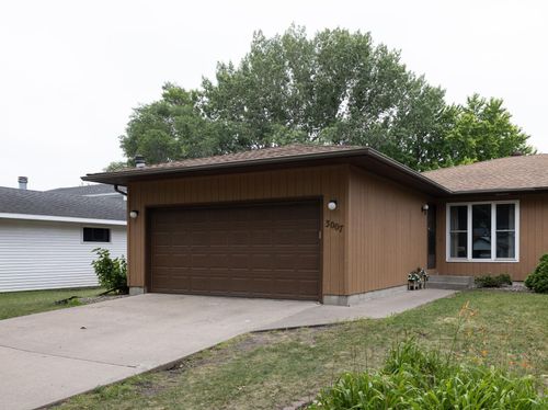 3007 18th St S, Fargo, ND, 58103-6715 | Card Image