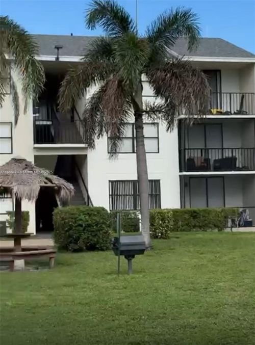 apt-25-714 Executive Center Dr, West Palm Beach, FL, 33401-8699 | Card Image