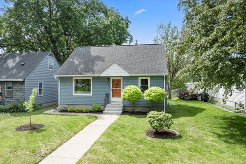 582 36 1/2 Ave Ne, Minneapolis, MN, 55418-1223 | Card Image