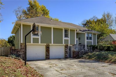 Raised ranch with a garage | Image 2