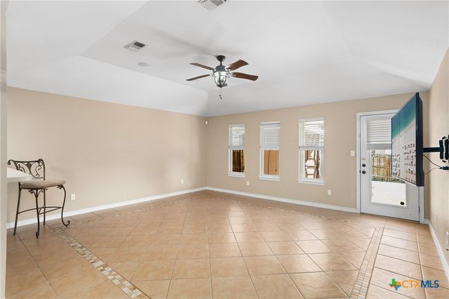 Family Room | Image 6