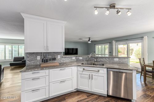 2302 E Paraiso Dr, Phoenix, AZ, 85024-7587 | Card Image