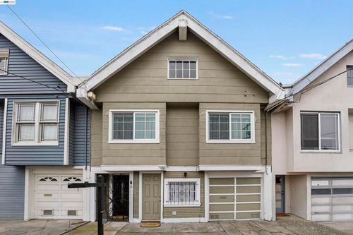 25 Regent St, San Francisco, CA, 94112-3922 | Card Image