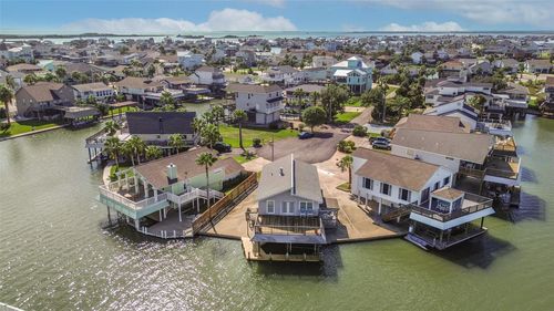 1302 Coral Way, Tiki Island, TX, 77554-6136 | Card Image