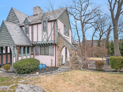 88 Stockbridge Rd, Yonkers, NY, 10710-4309 | Card Image