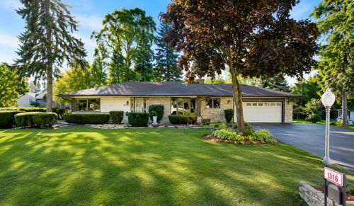 1318 Sunset Dr, Schaumburg, IL, 60193-4704 | Card Image