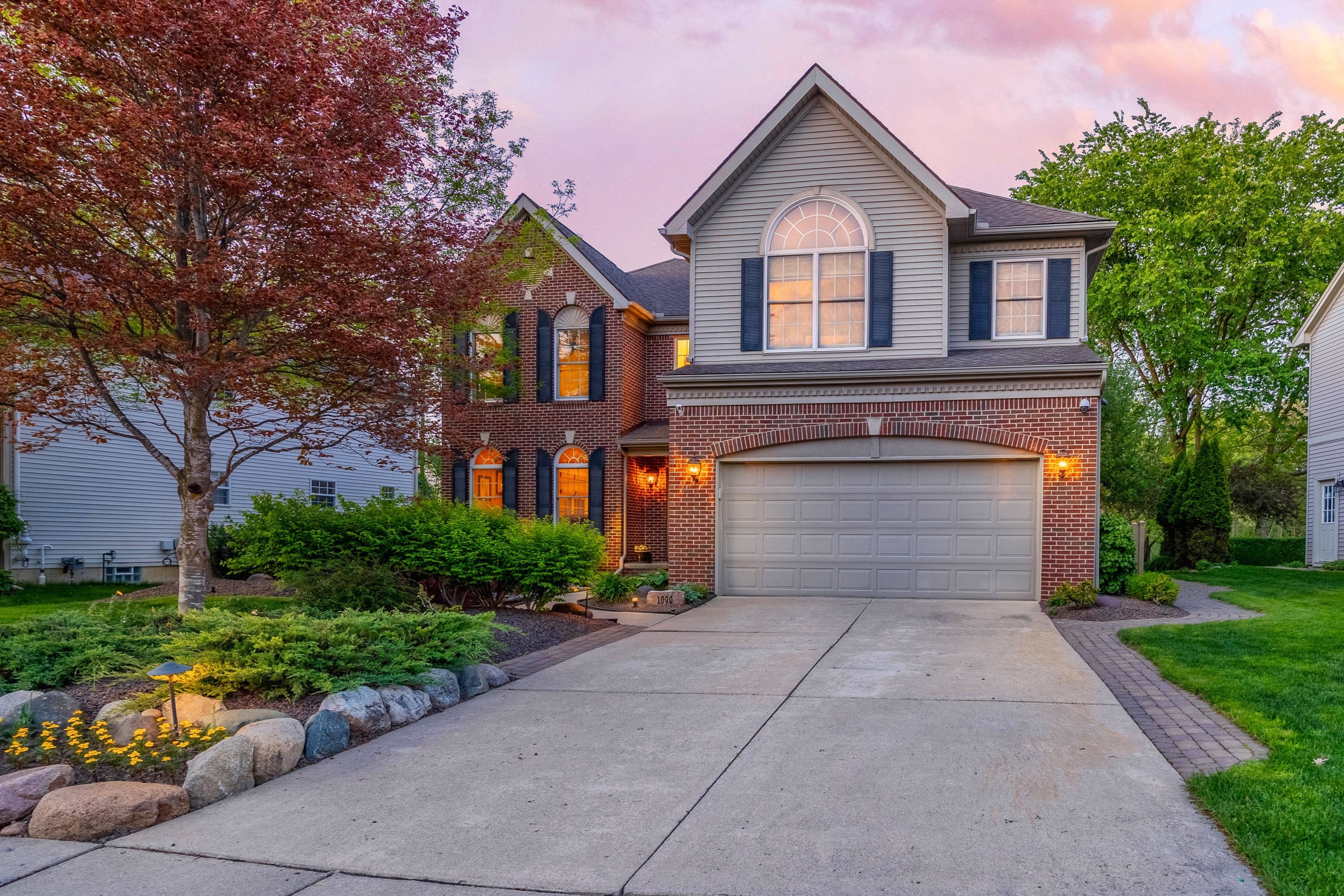 Shetland Dr, South Lyon, MI 48178