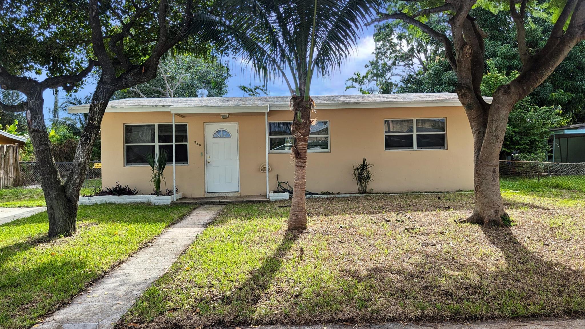 Ridge St, Lake Worth, FL 33460