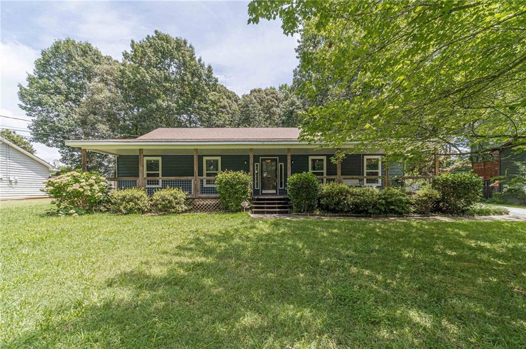 Stacy Ln, Snellville, GA 30039