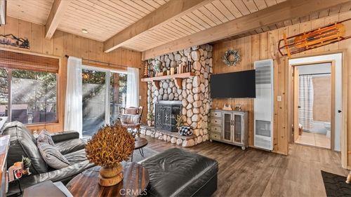 613 E Victoria Ct, Lake Arrowhead, CA, 92352 | Card Image