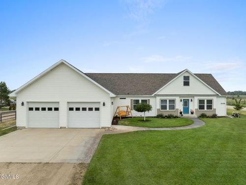 5458 Mathew Ave, Williston, ND, 58801-8503 | Card Image