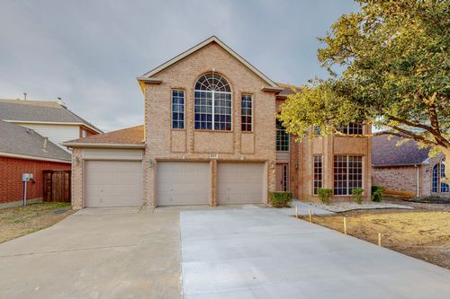 611 Blue Sky Dr, Arlington, TX, 76002-4513 | Card Image