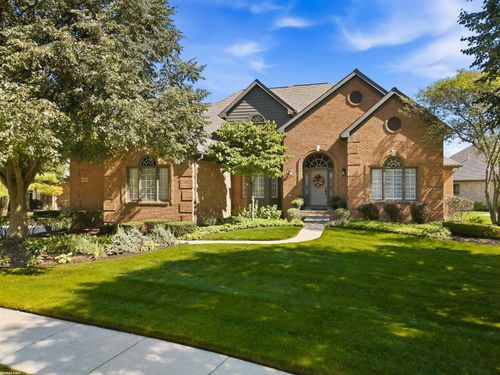 48574 Red Oak Dr, Shelby Township, MI, 48315-4054 | Card Image