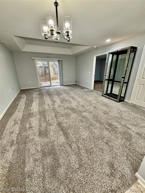 52-21338 Mulberry Ct, Farmington Hills, MI, 48336-4107 | Card Image