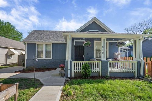 919 Pottawatomie St, Leavenworth, KS, 66048-1834 | Card Image