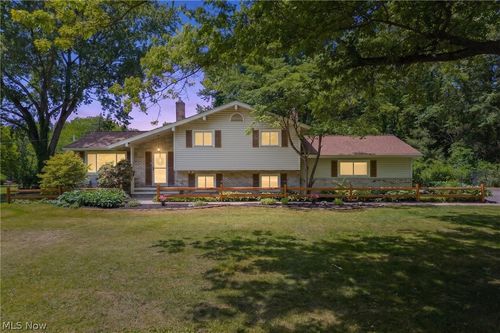 17796 Kingswood Dr, Chagrin Falls, OH, 44023-4834 | Card Image