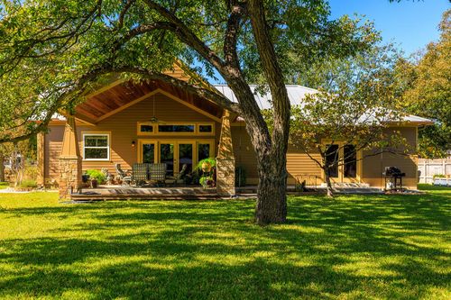 806 E Highway St, Fredericksburg, TX, 78624 | Card Image