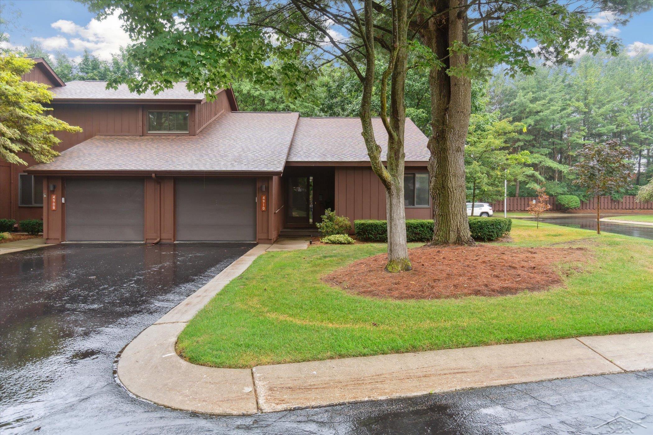 Grandview Cir, Midland, MI 48640