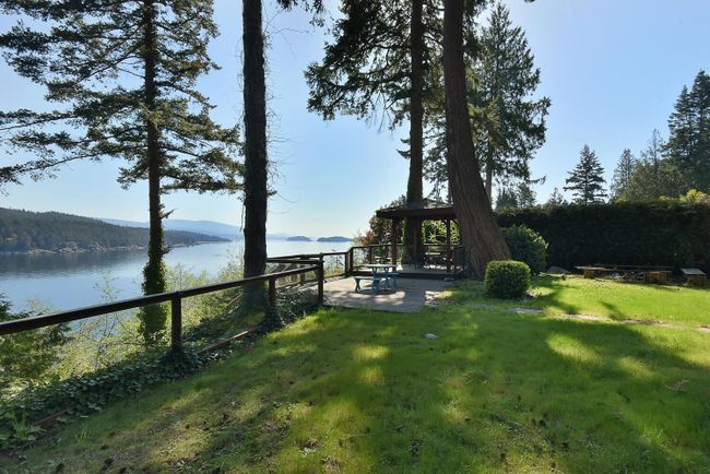 7632 Eureka Avenue, House other with 3 bedrooms, 2 bathrooms and 10 parking in Halfmoon Bay BC | Image 1