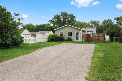 204 37th Ave N, Saint Cloud, MN, 56303-4052 | Card Image