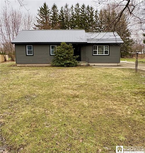 32 Chautauqua St, Fredonia, NY, 14063-2226 | Card Image