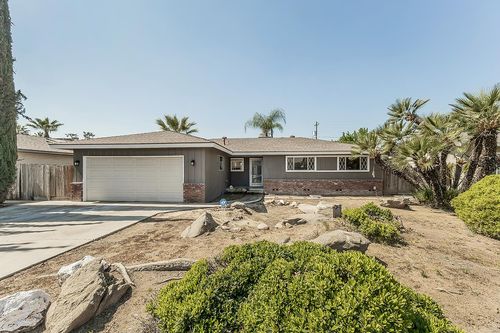 1375 S Cyrier Ave, Reedley, CA, 93654-4124 | Card Image