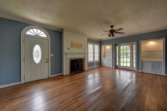 Large living/family room | Image 12