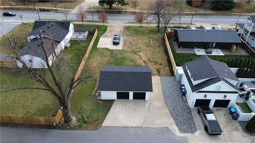 707 E Central Ave, Bentonville, AR, 72712-5419 | Card Image