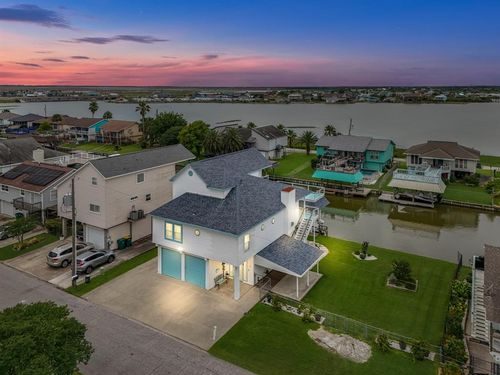 7 N Flamingo St, La Marque, TX, 77568-6527 | Card Image
