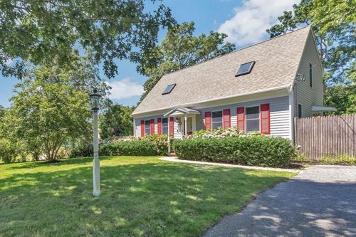 9 Elaine Rd, Hyannis, MA, 02601-3437 | Card Image