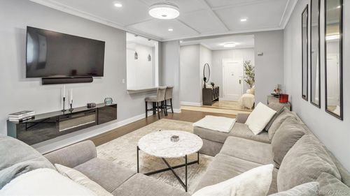 apt-3e-21 Barstow Rd, Great Neck, NY, 11021-2203 | Card Image