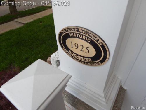 427 Wesley St, Rochester, MI, 48307-1868 | Card Image